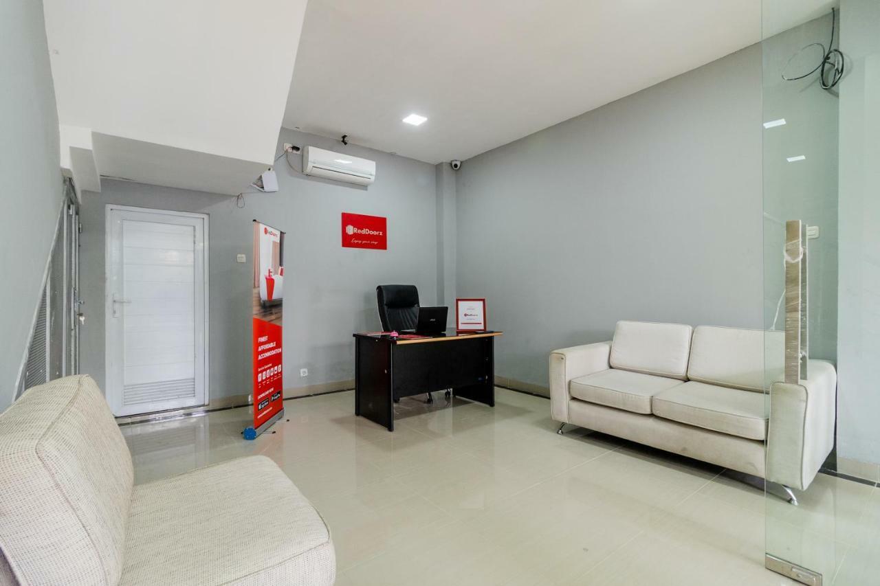 Reddoorz Near Plaza Atrium Senen Hotel Jakarta Exterior photo